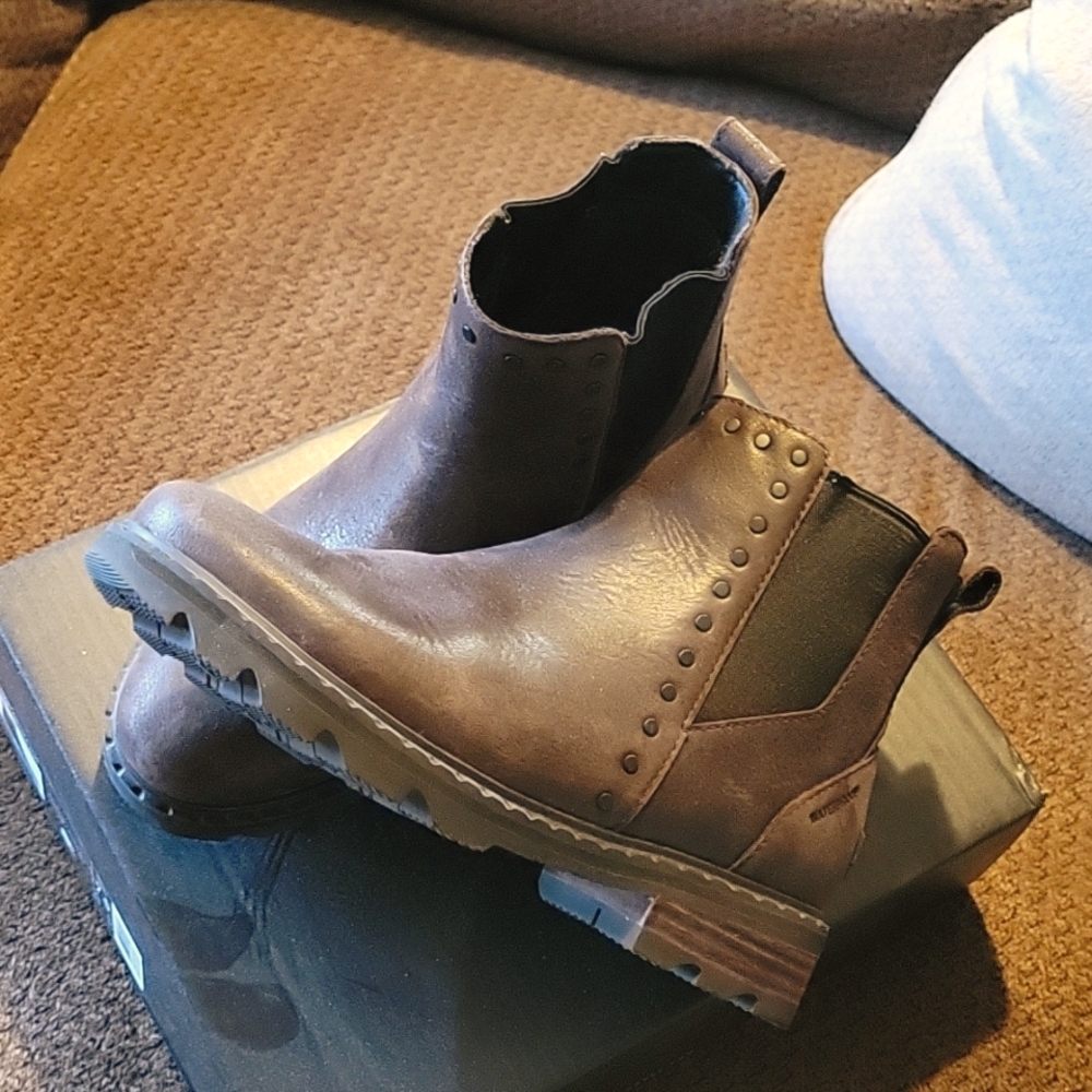 NWT Sorel Lennox Chelsea Booties - Waterproof
